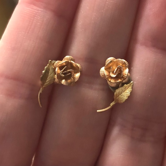 Rose studs - Picture 1 of 4